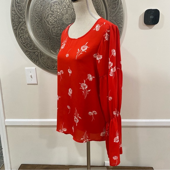 B Collection by Bobeau red blouse with white floral print - Size M - Picture 4 of 6